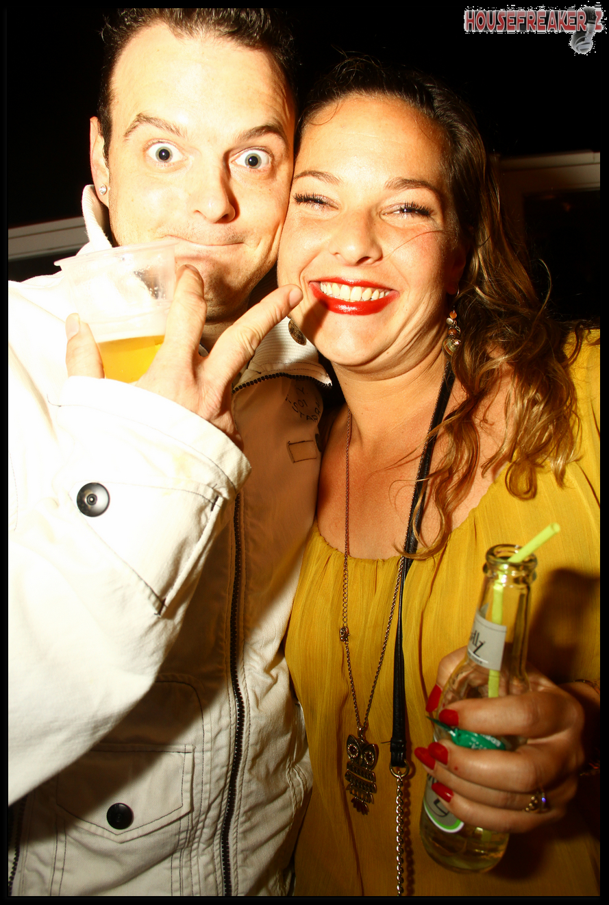 889x1321 pixels (1.350K)